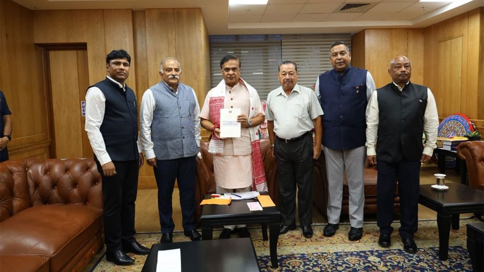 Assam ex-servicemen donate Rs 25 lakh to CM Relief Fund for flood relief Assam ex-servicemen donate Rs 25 lakh to CM Relief Fund for flood relief