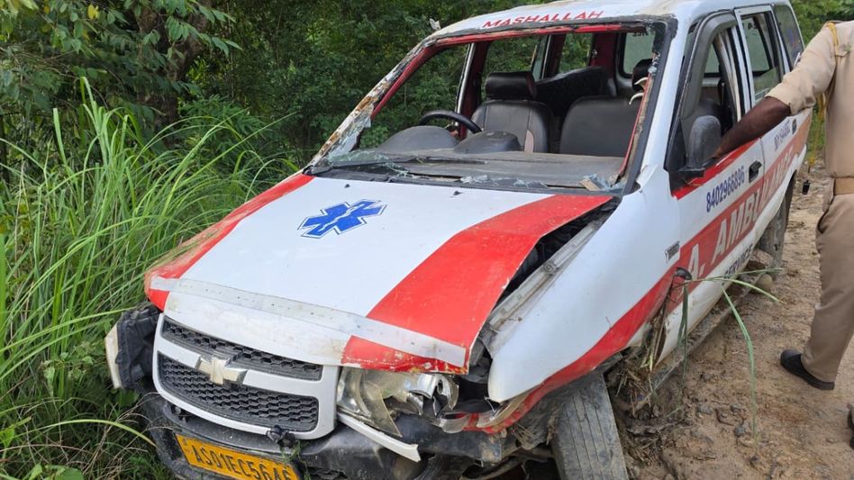 Stranger’s timely rescue saves pregnant woman, unborn child after ambulance crash in Haflong Stranger’s timely rescue saves pregnant woman, unborn child after ambulance crash in Haflong