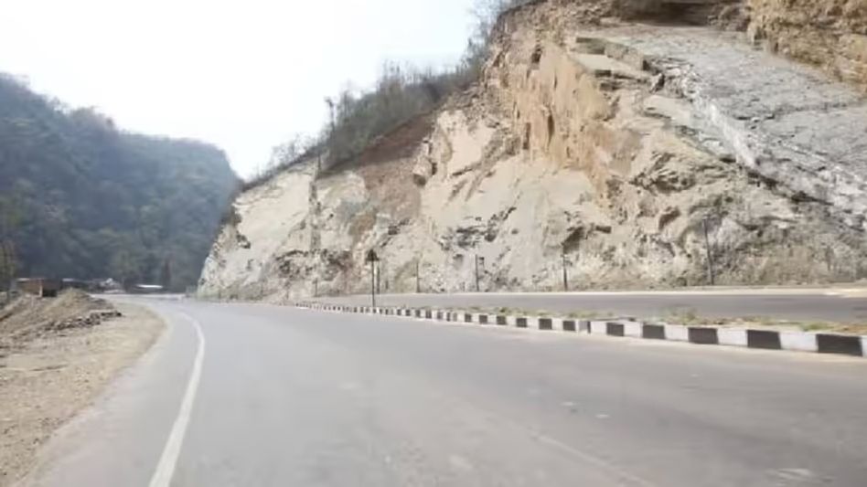 Prohibitory order issued along NH-6 in Meghalaya's East Jaintia Hills to curb illegal structures and roadside parking Prohibitory order issued along NH-6 in Meghalaya's East Jaintia Hills to curb illegal structures and roadside parking