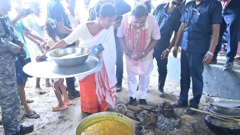 Assam CM reviews embankment breaches in Darrang, assures aid to affected families Assam CM reviews embankment breaches in Darrang, assures aid to affected families
