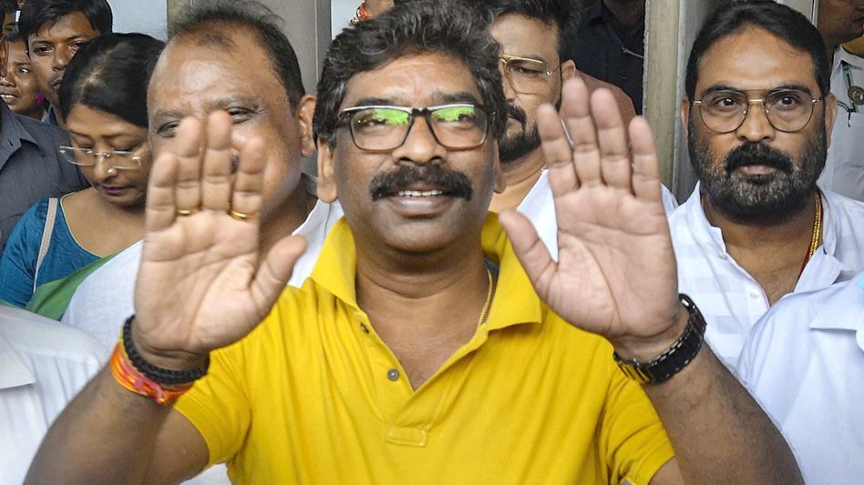 Jharkhand CM Hemant Soren assures justice to exam protesters, warns against politicising stir Jharkhand CM Hemant Soren assures justice to exam protesters, warns against politicising stir