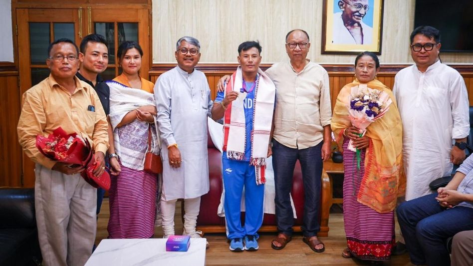 Manipur CM Khemchand Singh felicitates Commonwealth Games silver medallist Rishikanta Singh Manipur CM Khemchand Singh felicitates Commonwealth Games silver medallist Rishikanta Singh