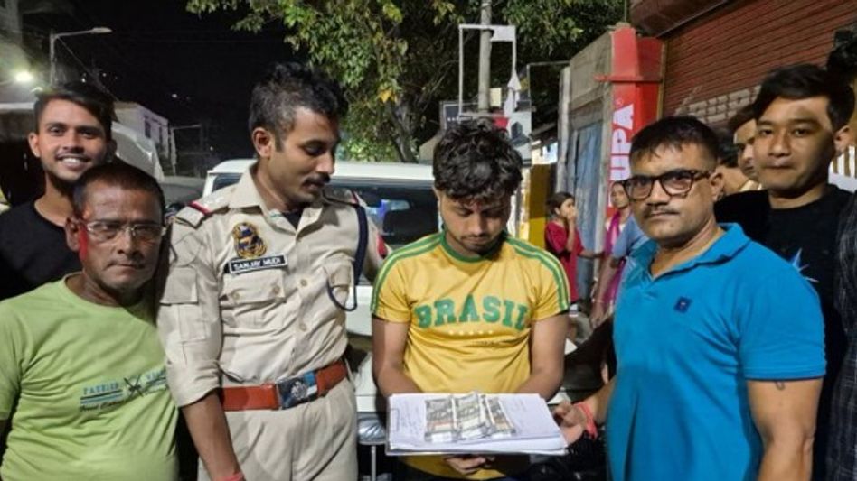 Fake currency racket busted in Guwahati; man arrested with fake notes worth nearly Rs 1 lakh Fake currency racket busted in Guwahati; man arrested with fake notes worth nearly Rs 1 lakh
