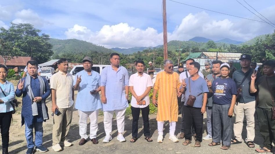 Manipur: Kuki CSO-Ukhrul lifts NH-202 counter-blockade after government assures free movement Manipur: Kuki CSO-Ukhrul lifts NH-202 counter-blockade after government assures free movement