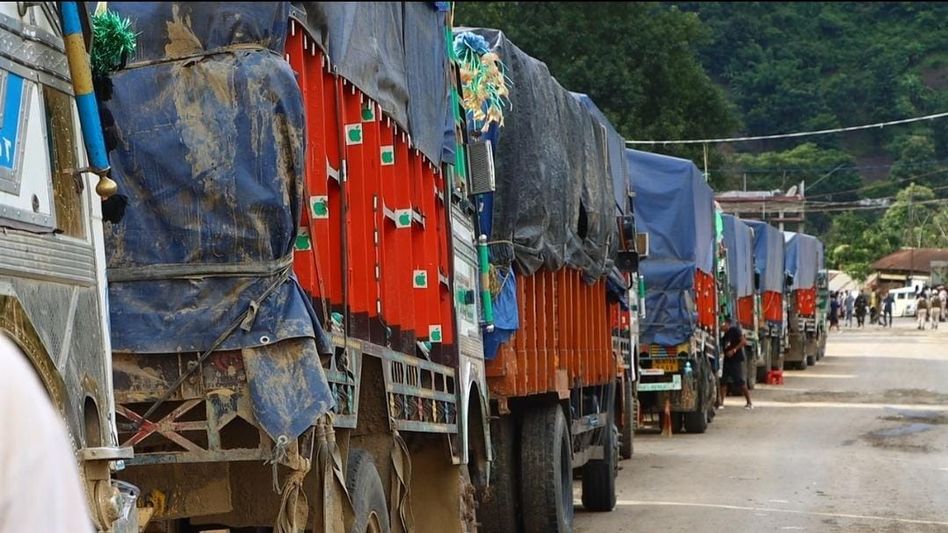 460 trucks stranded for a month begin journey to Imphal after Manipur blockade lifted 460 trucks stranded for a month begin journey to Imphal after Manipur blockade lifted