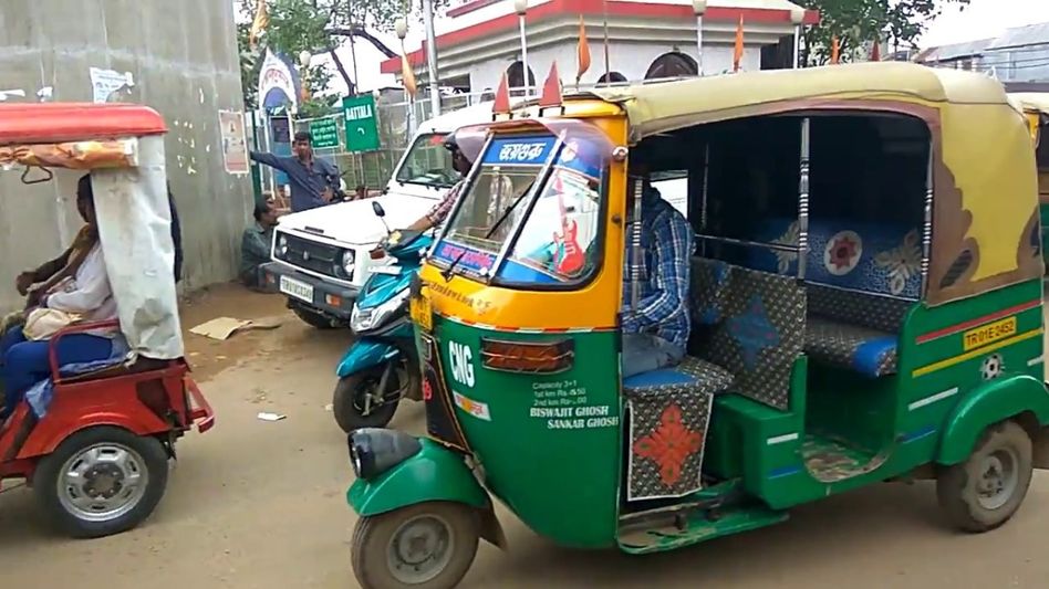 Tripura: Over 100 autos detained for violating Agartala city entry restrictions Tripura: Over 100 autos detained for violating Agartala city entry restrictions