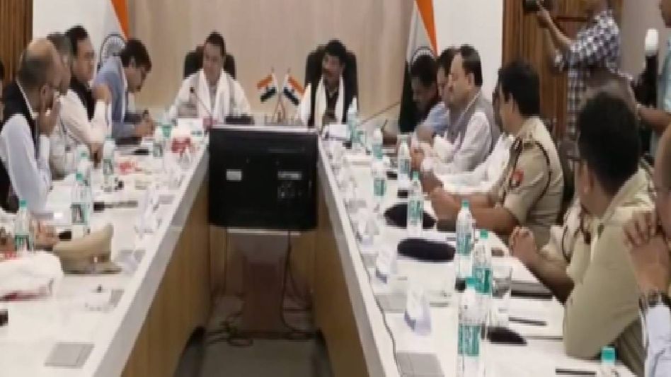 Assam-Meghalaya officials hold high-level meeting over Shillong violence, Jorabat protests Assam-Meghalaya officials hold high-level meeting over Shillong violence, Jorabat protests