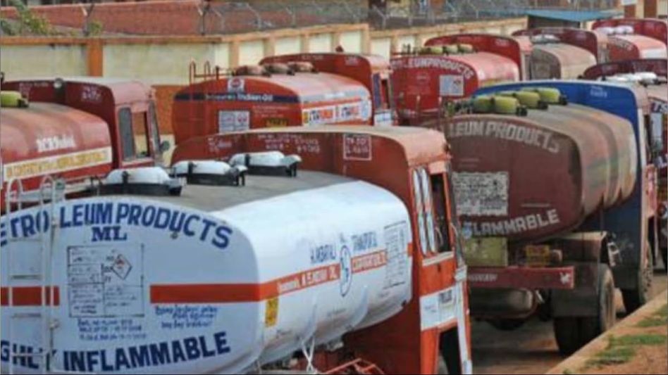 North East Petroleum Mazdoor Union suspends fuel tanker movement from Assam to Meghalaya amid unrest North East Petroleum Mazdoor Union suspends fuel tanker movement from Assam to Meghalaya amid unrest