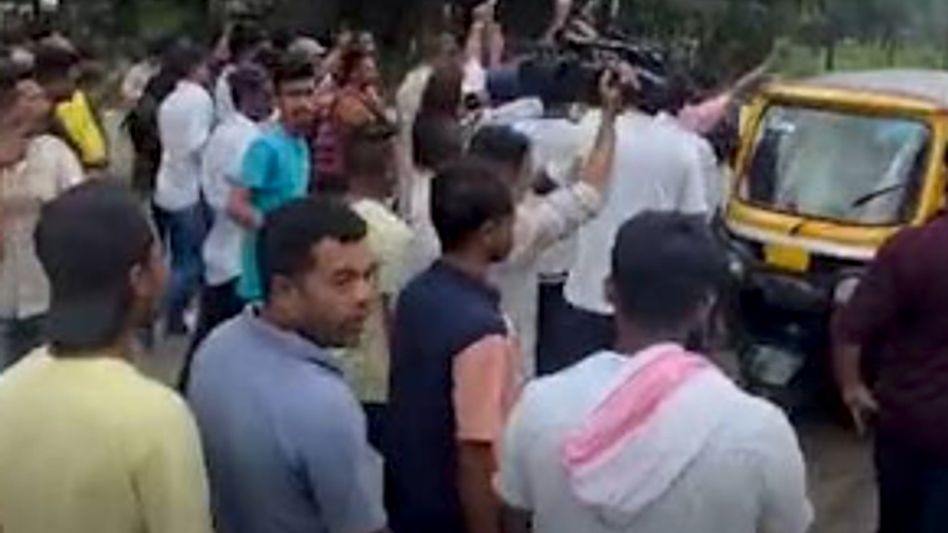 Assam vehicles turned back from Meghalaya despite assurance of safe passage Assam vehicles turned back from Meghalaya despite assurance of safe passage