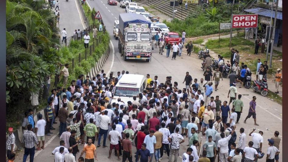 Assam-Meghalaya tourist taxi services resume after Umiam blockade temporarily lifted Assam-Meghalaya tourist taxi services resume after Umiam blockade temporarily lifted