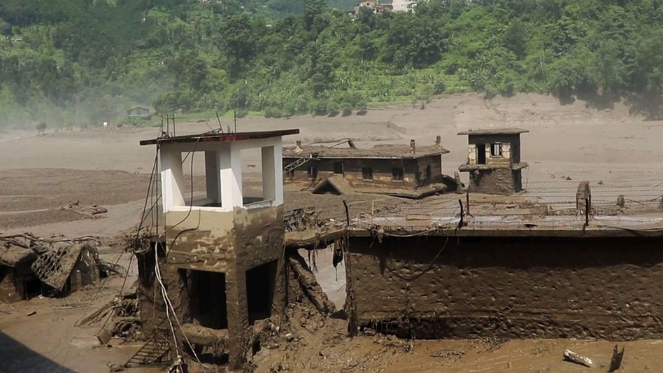 Nepal flood death toll rises to 165 as hundreds remain missing Nepal flood death toll rises to 165 as hundreds remain missing