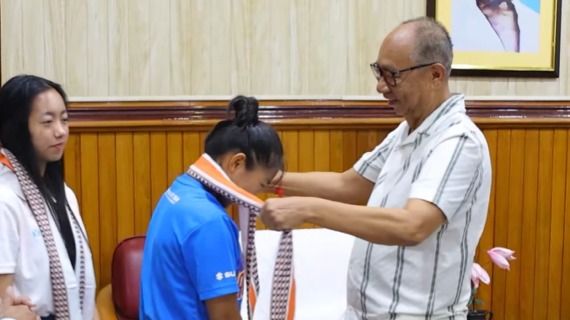 Manipur CM felicitates Gymnasts Ariha and Anjori Pangambam for international sporting achievement