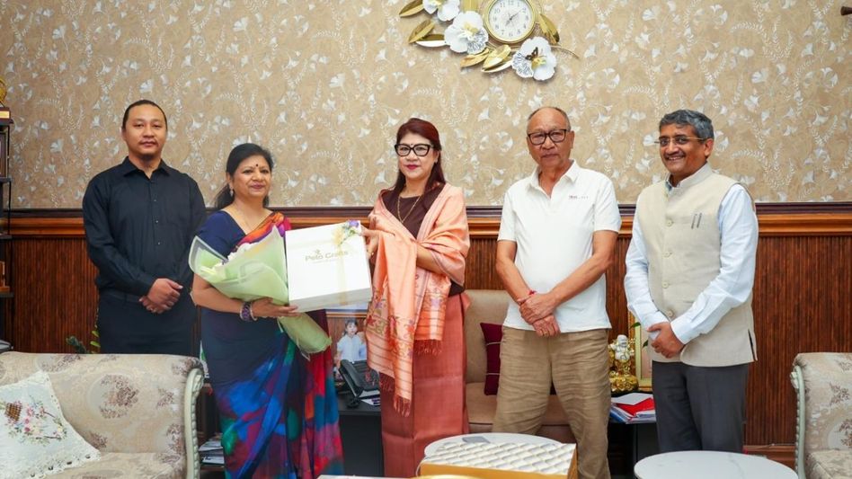 Manipur CM hosts outgoing Chief Secretary Dr Puneet Kumar Goel Manipur CM hosts outgoing Chief Secretary Dr Puneet Kumar Goel