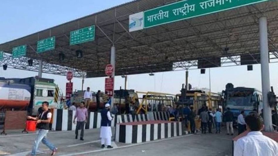 Toll collection protest turns tense at Nazirakhat in Assam’s Sonapur, protester detained Toll collection protest turns tense at Nazirakhat in Assam’s Sonapur, protester detained