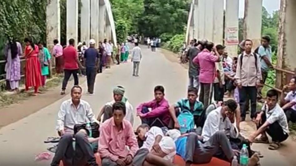Tripura: Seven surrendered insurgent groups begin 72-hour highway blockade over 11 demands Tripura: Seven surrendered insurgent groups begin 72-hour highway blockade over 11 demands