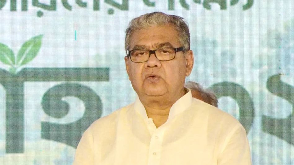 “Let girls wear salwar kameez, boys full-length trousers”: Bengal Health Minister’s mosquito bite advice for schools “Let girls wear salwar kameez, boys full-length trousers”: Bengal Health Minister’s mosquito bite advice for schools