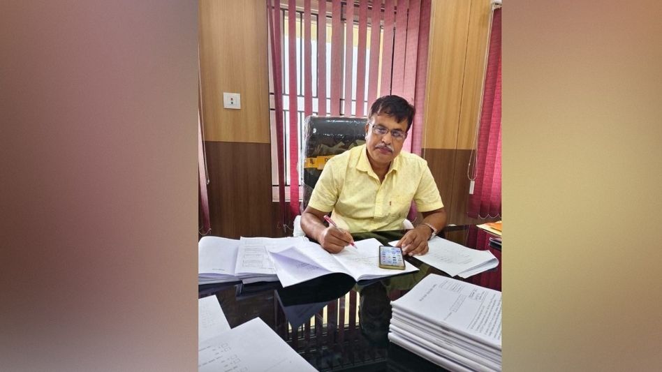 Dr Ramen Kumar Bayan honoured as best Adarsha Teacher across Assam Dr Ramen Kumar Bayan honoured as best Adarsha Teacher across Assam