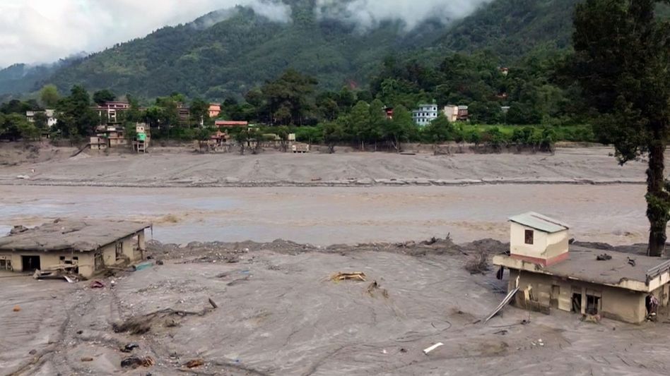 Nepal flood and landslide death toll rises to 1,331 as rescue teams battle debris Nepal flood and landslide death toll rises to 1,331 as rescue teams battle debris