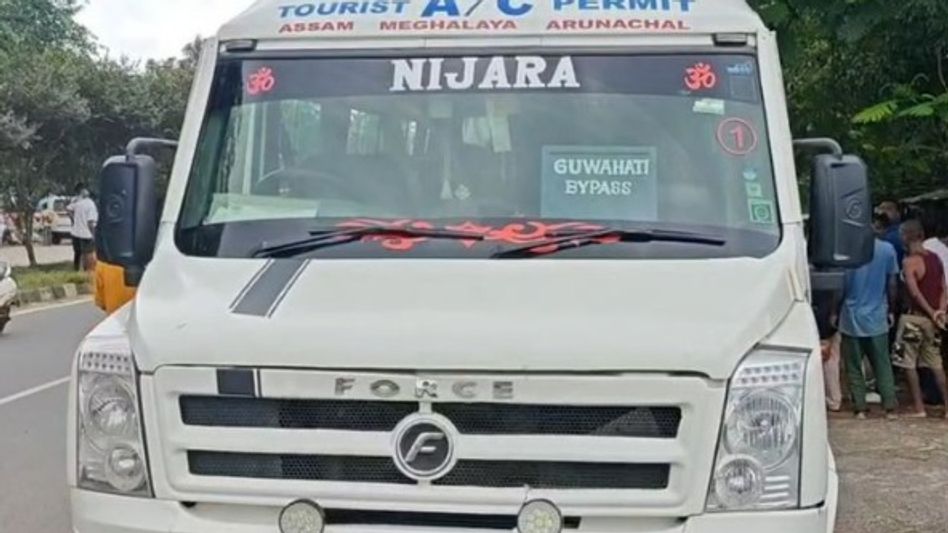 Assam: Pedestrian critically injured after being hit by passenger van at Khetri’s Tetelia Assam: Pedestrian critically injured after being hit by passenger van at Khetri’s Tetelia