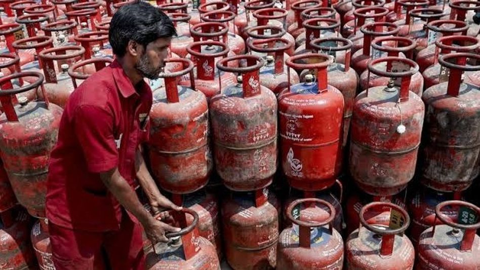 LPG refill booking interval reduced to 25 days for all domestic consumers LPG refill booking interval reduced to 25 days for all domestic consumers