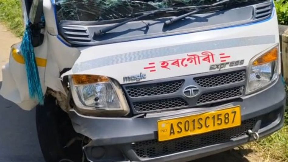 Assam: Passenger vehicle accident on NH-27 in Sonapur’s Chamata, several injured Assam: Passenger vehicle accident on NH-27 in Sonapur’s Chamata, several injured