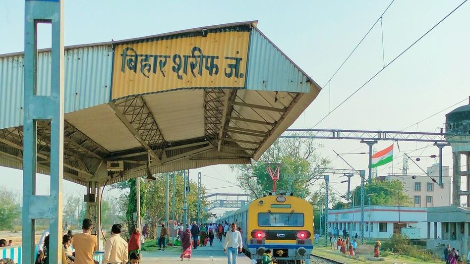 Four Myanmar nationals detained at Bihar railway station for lack of valid documents Four Myanmar nationals detained at Bihar railway station for lack of valid documents
