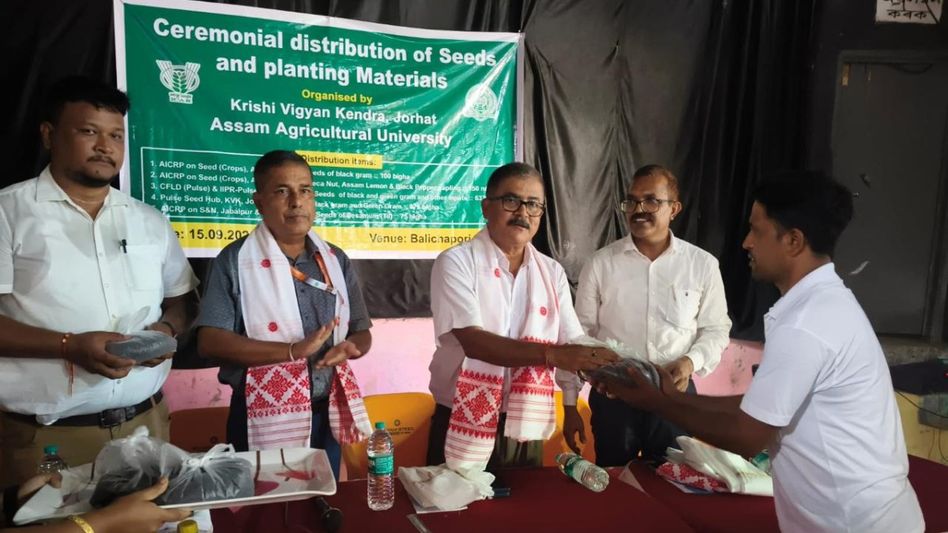 Assam Agricultural University distributes 1,500 saplings, 50 quintals of pulse seeds among Majuli farmers Assam Agricultural University distributes 1,500 saplings, 50 quintals of pulse seeds among Majuli farmers