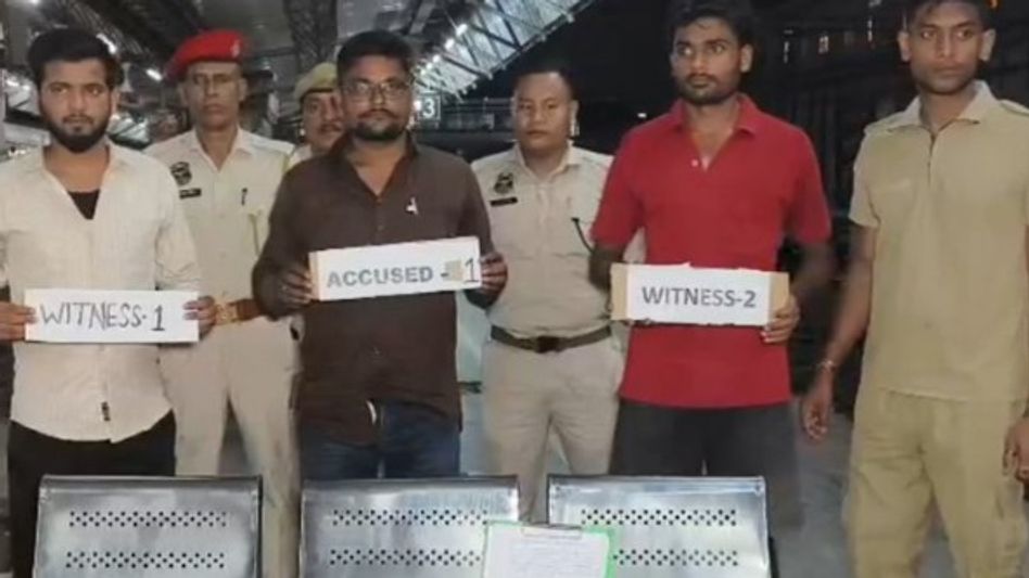 Fake currency worth Rs 11.08 lakh seized at Guwahati's Kamakhya Railway Station, one arrested Fake currency worth Rs 11.08 lakh seized at Guwahati's Kamakhya Railway Station, one arrested