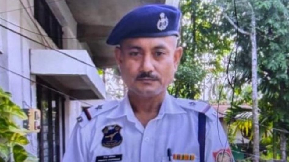 Assam's Dergaon traffic police officer Diganta Khataniar suspended over alleged bribe video Assam's Dergaon traffic police officer Diganta Khataniar suspended over alleged bribe video
