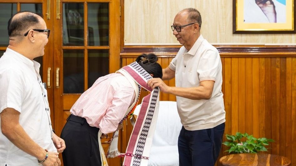 Manipur CM felicitates Indian Women’s Junior Hockey Team Captain Khaidem Shileima Chanu Manipur CM felicitates Indian Women’s Junior Hockey Team Captain Khaidem Shileima Chanu
