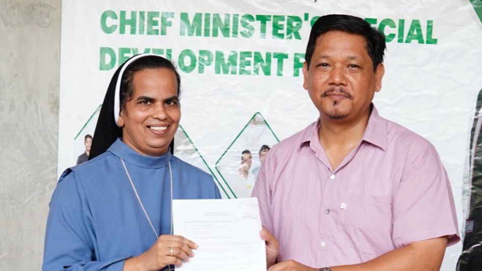 Meghalaya CM hands over CMSDF sanctions to youth, educational institutions, women’s groups Meghalaya CM hands over CMSDF sanctions to youth, educational institutions, women’s groups