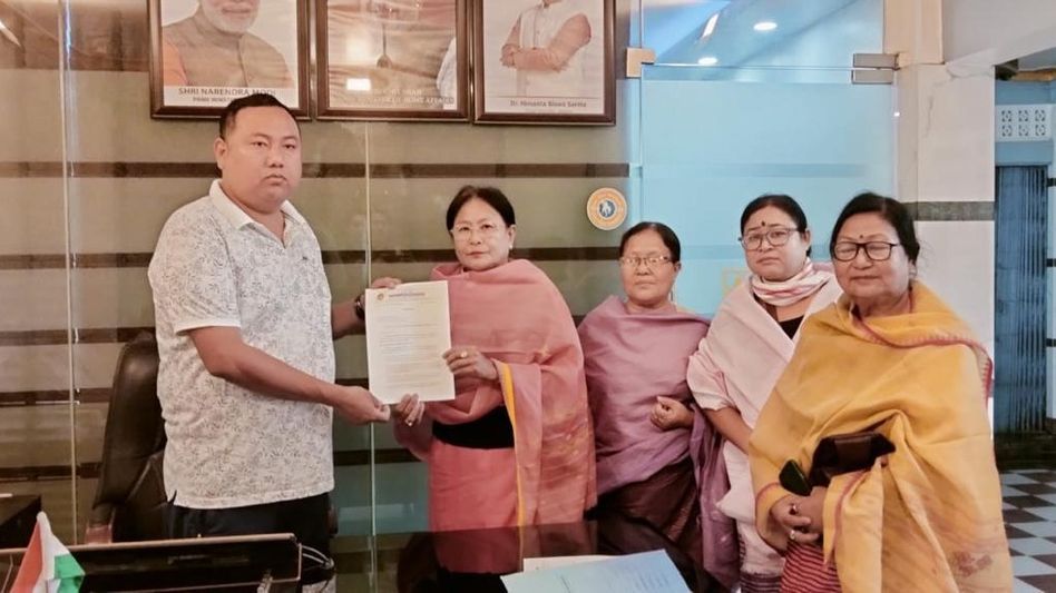 Women’s body launches MLA signature campaign for NRC update in Manipur Women’s body launches MLA signature campaign for NRC update in Manipur