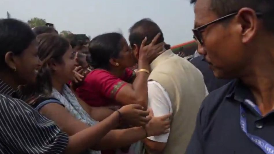 Himanta pitches women, youth schemes at Nagaon bypoll rallies; viral kiss moment adds buzz Himanta pitches women, youth schemes at Nagaon bypoll rallies; viral kiss moment adds buzz