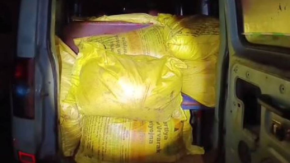Assam: 30 bags of government-supplied urea fertiliser seized in Hailakandi, allegedly being smuggled to Mizoram Assam: 30 bags of government-supplied urea fertiliser seized in Hailakandi, allegedly being smuggled to Mizoram