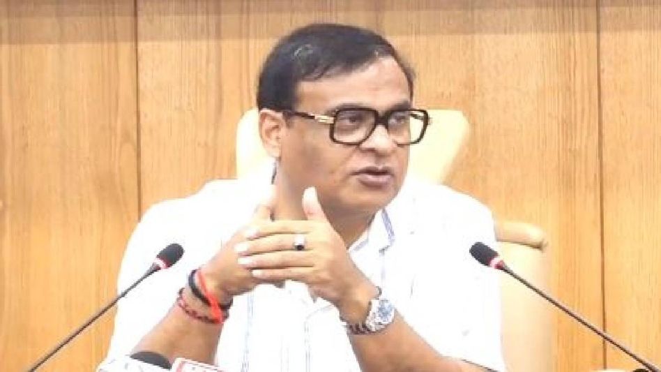 Two arrested in Assam for allegedly passing army movement details to Pakistan: Himanta Biswa Sarma Two arrested in Assam for allegedly passing army movement details to Pakistan: Himanta Biswa Sarma