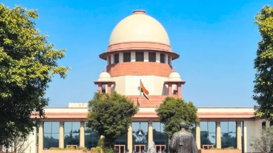 Supreme Court issues notice to EC, Centre over plea challenging CEC-led poll panel decisions Supreme Court issues notice to EC, Centre over plea challenging CEC-led poll panel decisions