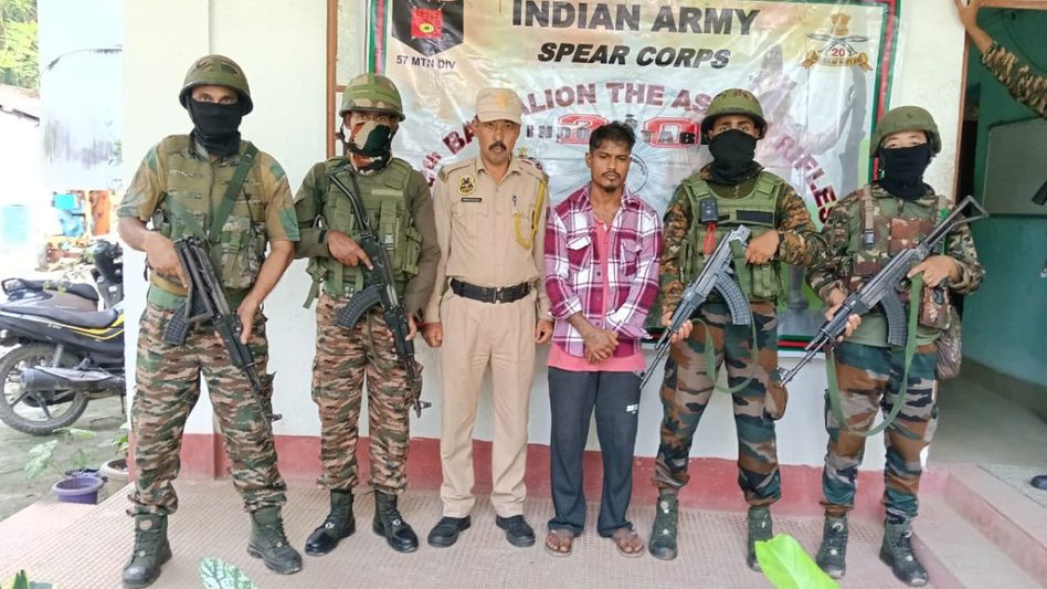Alleged NSCN-KYA over-ground worker held in Assam’s Tinsukia, phones and vehicle seized Alleged NSCN-KYA over-ground worker held in Assam’s Tinsukia, phones and vehicle seized