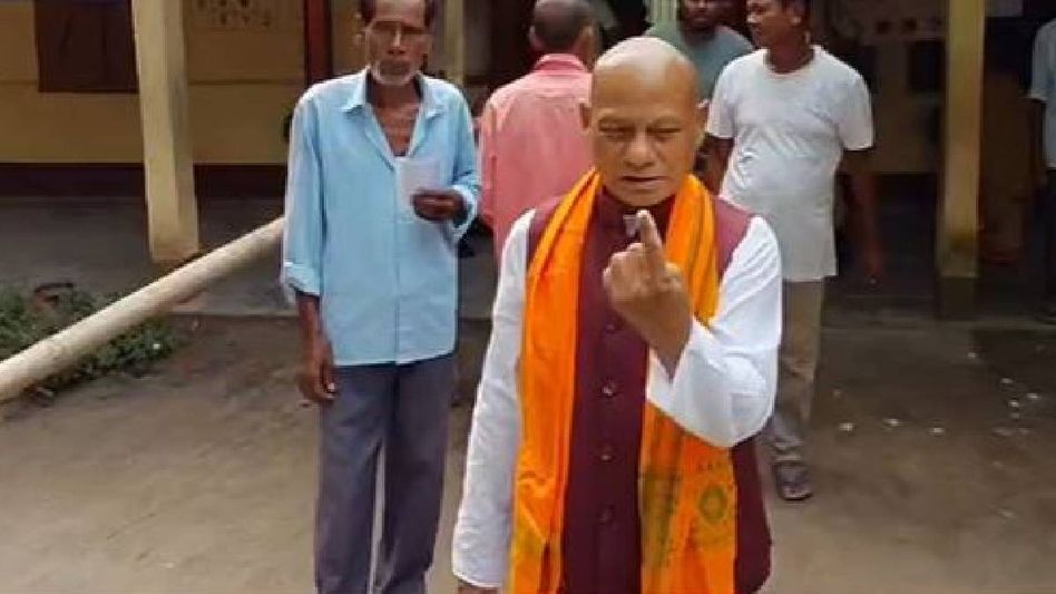 Morigaon MLA Ramakanta Deuri casts vote in Nagaon bypoll, predicts one lakh-vote victory for BJP's Debashish Sharma Morigaon MLA Ramakanta Deuri casts vote in Nagaon bypoll, predicts one lakh-vote victory for BJP's Debashish Sharma