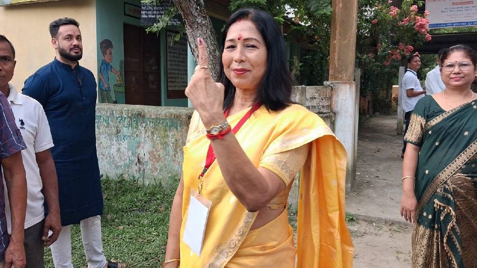 Nagaon Bypoll: Congress candidate Sibamoni Bora casts vote, confident of winning election Nagaon Bypoll: Congress candidate Sibamoni Bora casts vote, confident of winning election