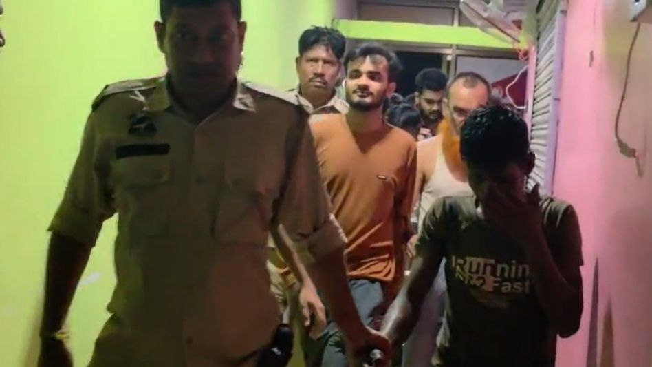 Suspected thief detained after hiding in water for two hours in Assam's Silchar Suspected thief detained after hiding in water for two hours in Assam's Silchar