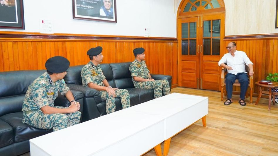 Manipur: BSF DG meets CM after 9 killed in fresh firing incidents Manipur: BSF DG meets CM after 9 killed in fresh firing incidents