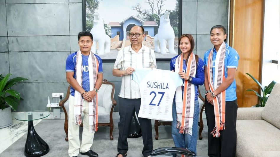 Manipur CM felicitates three Asian Games hockey gold medallists Manipur CM felicitates three Asian Games hockey gold medallists