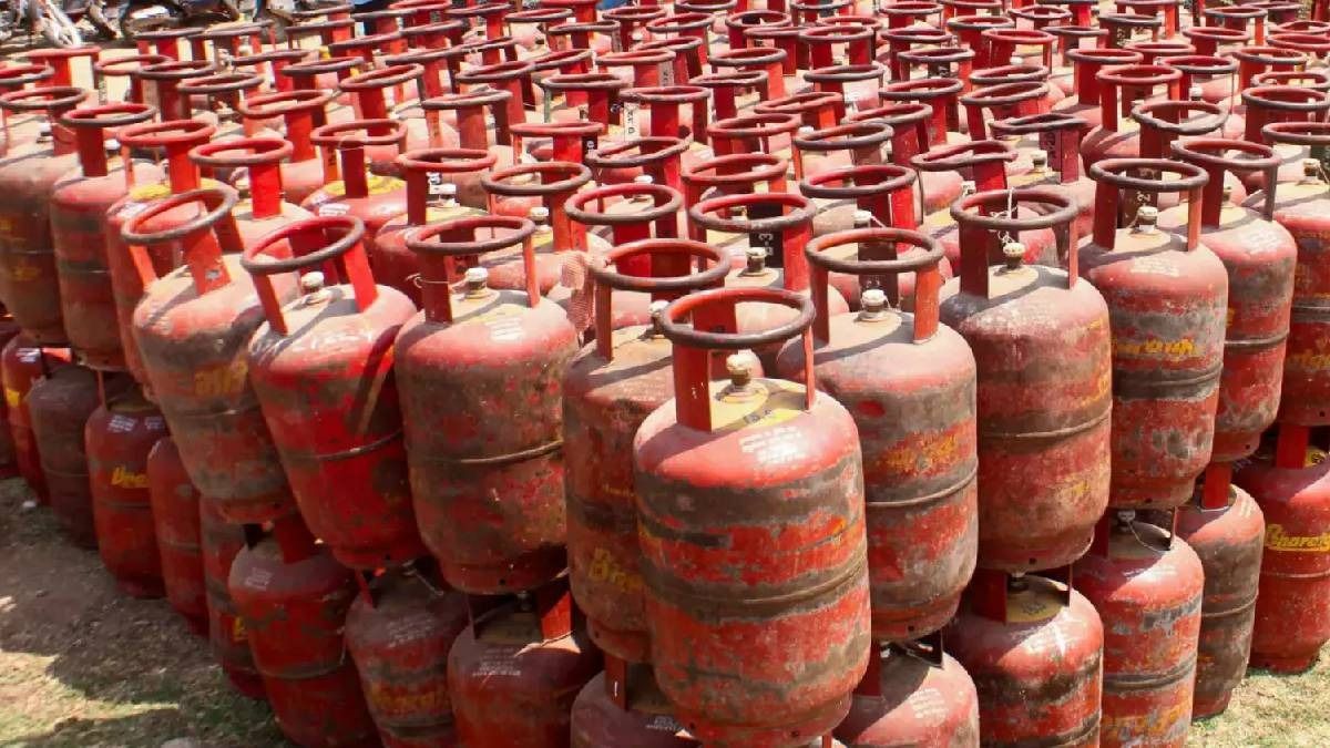 Over 100 illegal LPG cylinders seized from shop below school in Assam's Sivasagar