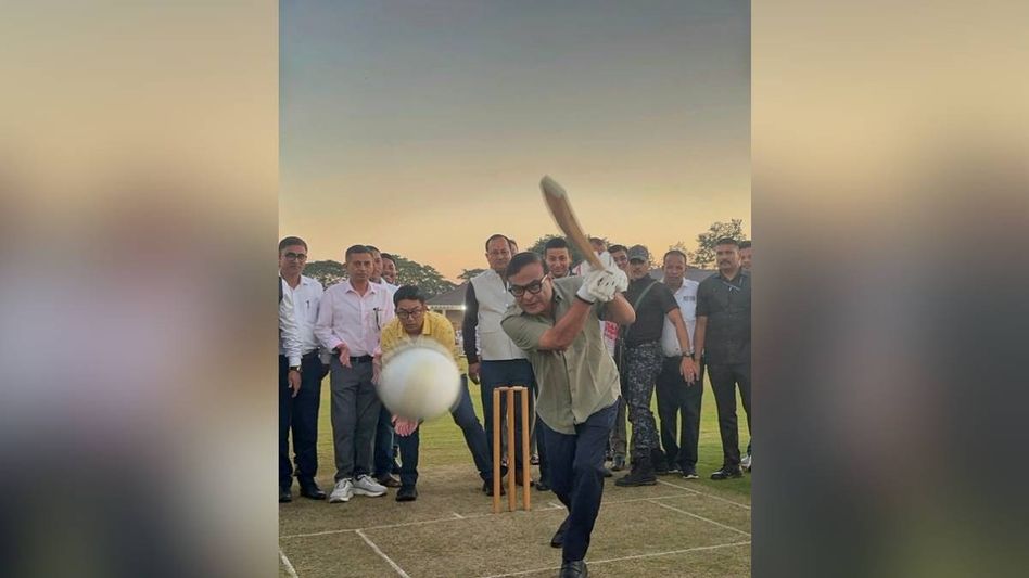 “Good thing the bowler wasn’t from Congress”: Himanta Sarma takes a swipe at Congress “Good thing the bowler wasn’t from Congress”: Himanta Sarma takes a swipe at Congress