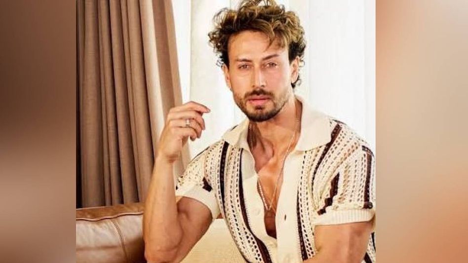Three rounds fired at Tiger Shroff’s car in Juhu, actor safe; driver admitted to Nanavati hospital Three rounds fired at Tiger Shroff’s car in Juhu, actor safe; driver admitted to Nanavati hospital