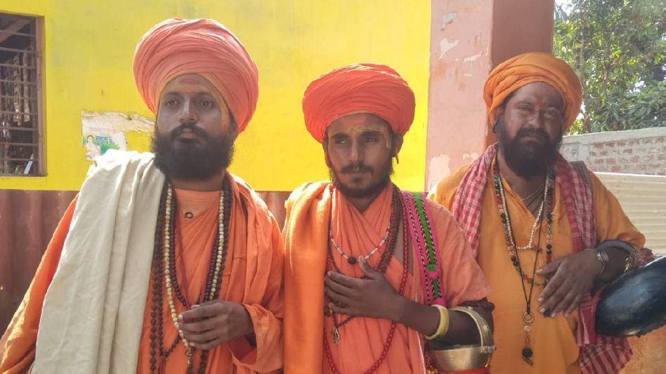 Men disguised as ascetics allegedly rob woman in Assam's Lumding, handed over to police Men disguised as ascetics allegedly rob woman in Assam's Lumding, handed over to police