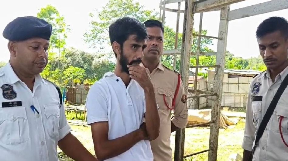 Assam: Police seize 30 containers of suspected heroin in Abhayapuri, one arrested Assam: Police seize 30 containers of suspected heroin in Abhayapuri, one arrested