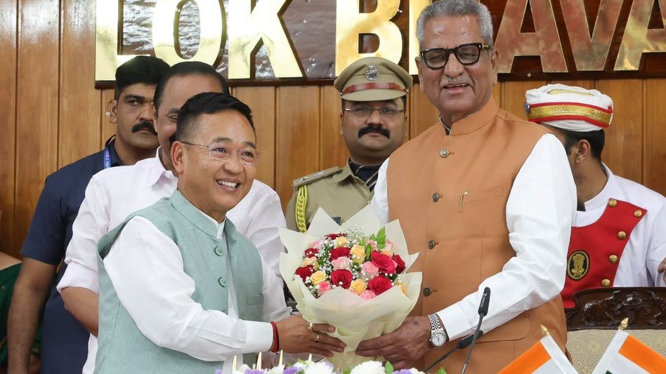 Sikkim CM attends Om Prakash Mathur’s swearing-in as Keralam governor Sikkim CM attends Om Prakash Mathur’s swearing-in as Keralam governor
