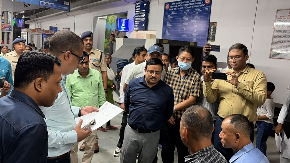 NFR holds ‘Jan Samvad’ at Lumding station to address passenger grievances, improve services NFR holds ‘Jan Samvad’ at Lumding station to address passenger grievances, improve services