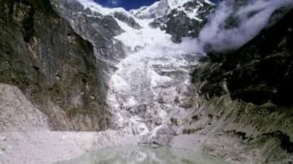 Bhutan GLOF triggers flood alert in Assam, Bengal moves 12,000 people to safety Bhutan GLOF triggers flood alert in Assam, Bengal moves 12,000 people to safety